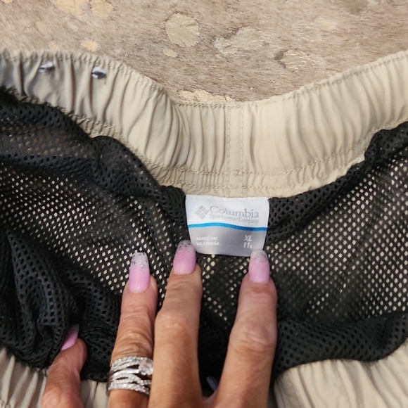 Columbia Tan Swim Trunks Lightweight Relaxed Fit - Picture 2 of 4